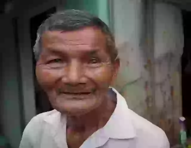 Portrait de Thai Ngoc, homme vietnamien affirmant ne pas dormir depuis 1962