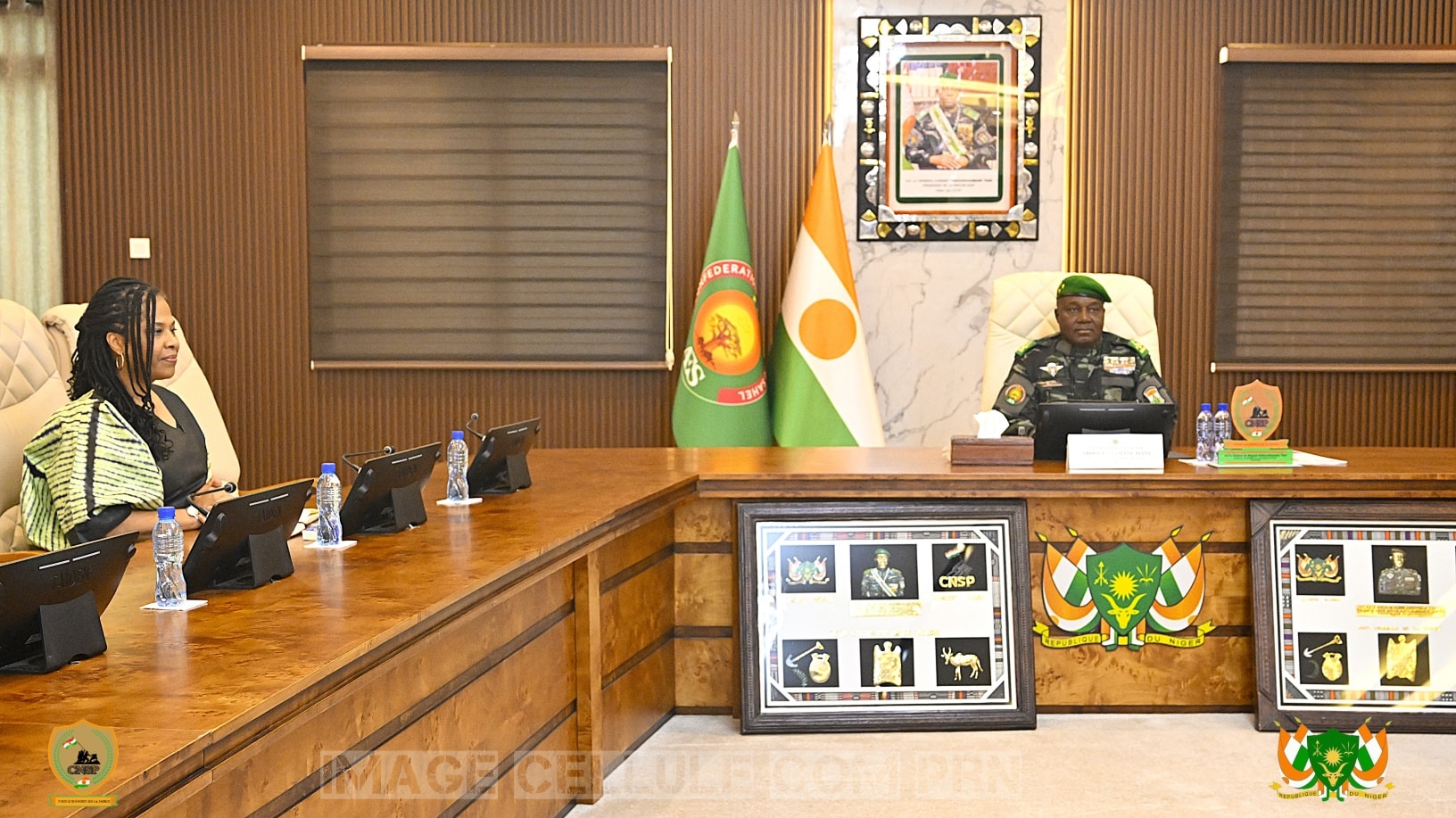 Nathalie Yamb en audience avec le président nigérien Abdourahamane Tiani.