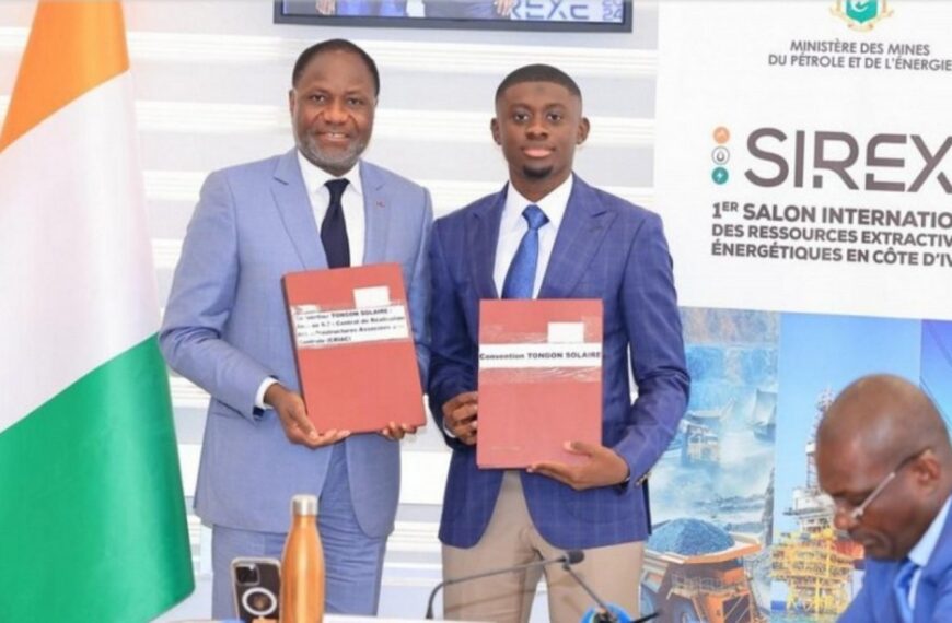 Signature de conventions pour la construction de centrales solaires en Côte d’Ivoire, en présence du ministre Mamadou Sangafowa-Coulibaly.