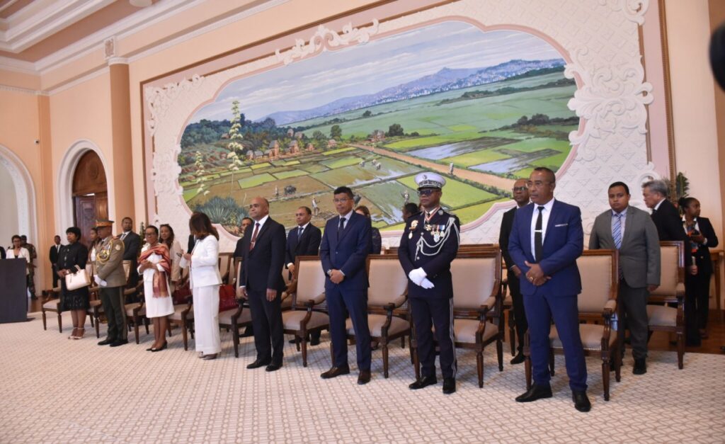 Réunion du gouvernement malgache autour du Président à Madagascar.