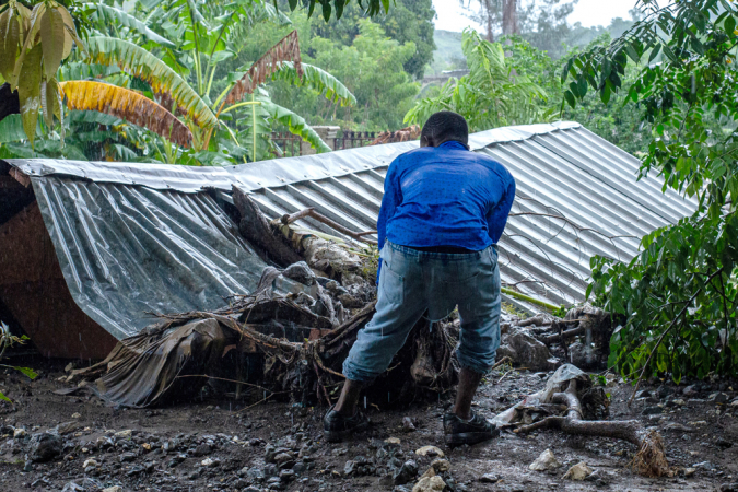 Maisons inondées et routes détruites après le passage du furacão Melissa en Haïti.