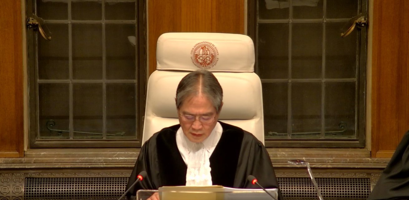 Un juge de la Cour internationale de justice lit la décision lors d’une audience à La Haye.