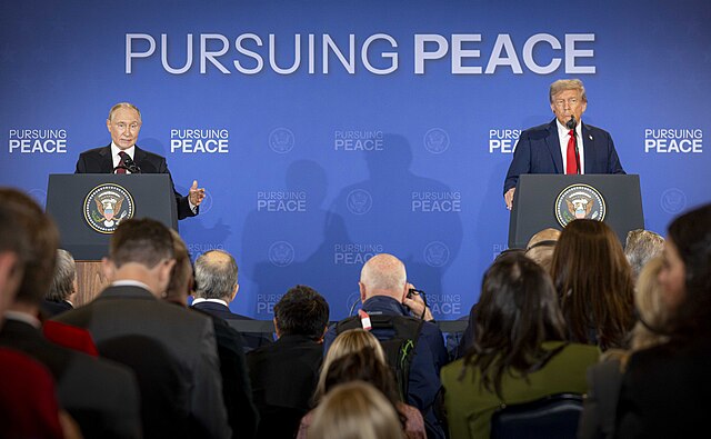 Conférence de presse conjointe entre Donald Trump et Vladimir Poutine à Anchorage, en 2025.