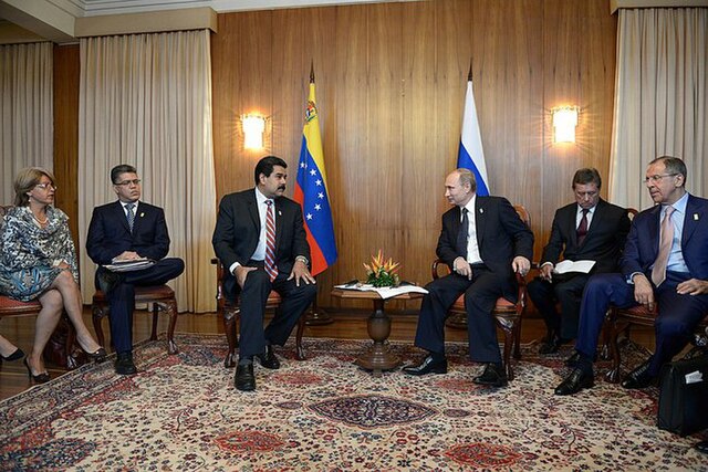 Rencontre entre Nicolás Maduro et Vladimir Poutine lors d’une réunion bilatérale Russie–Venezuela à Moscou. Accord.