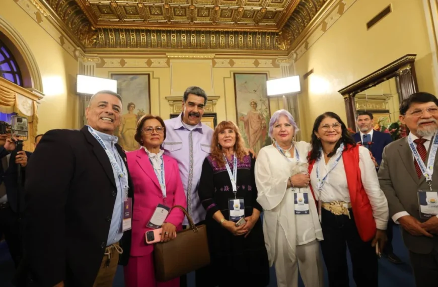 Le président Nicolás Maduro s’adresse à des représentants de pays caribéens lors d’une rencontre à Caracas.