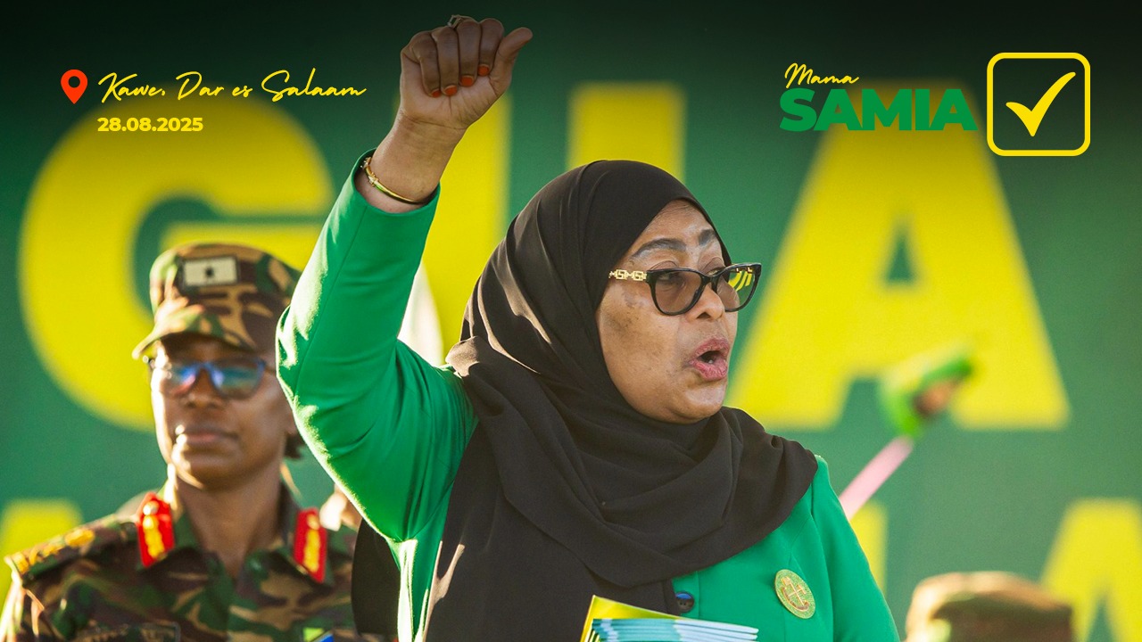 Samia Suluhu Hassan lance officiellement sa campagne électorale en Tanzanie aux côtés de son colistier Emmanuel Nchimbi lors d’un rassemblement du CCM.