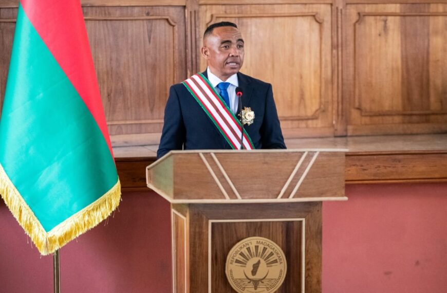 Prestation de serment du Colonel Randrianirina Michaël à la Haute Cour Constitutionnelle d’Ambohidahy, Madagascar, dans un contexte de lutte contre l’impunité, le 17 octobre 2025.