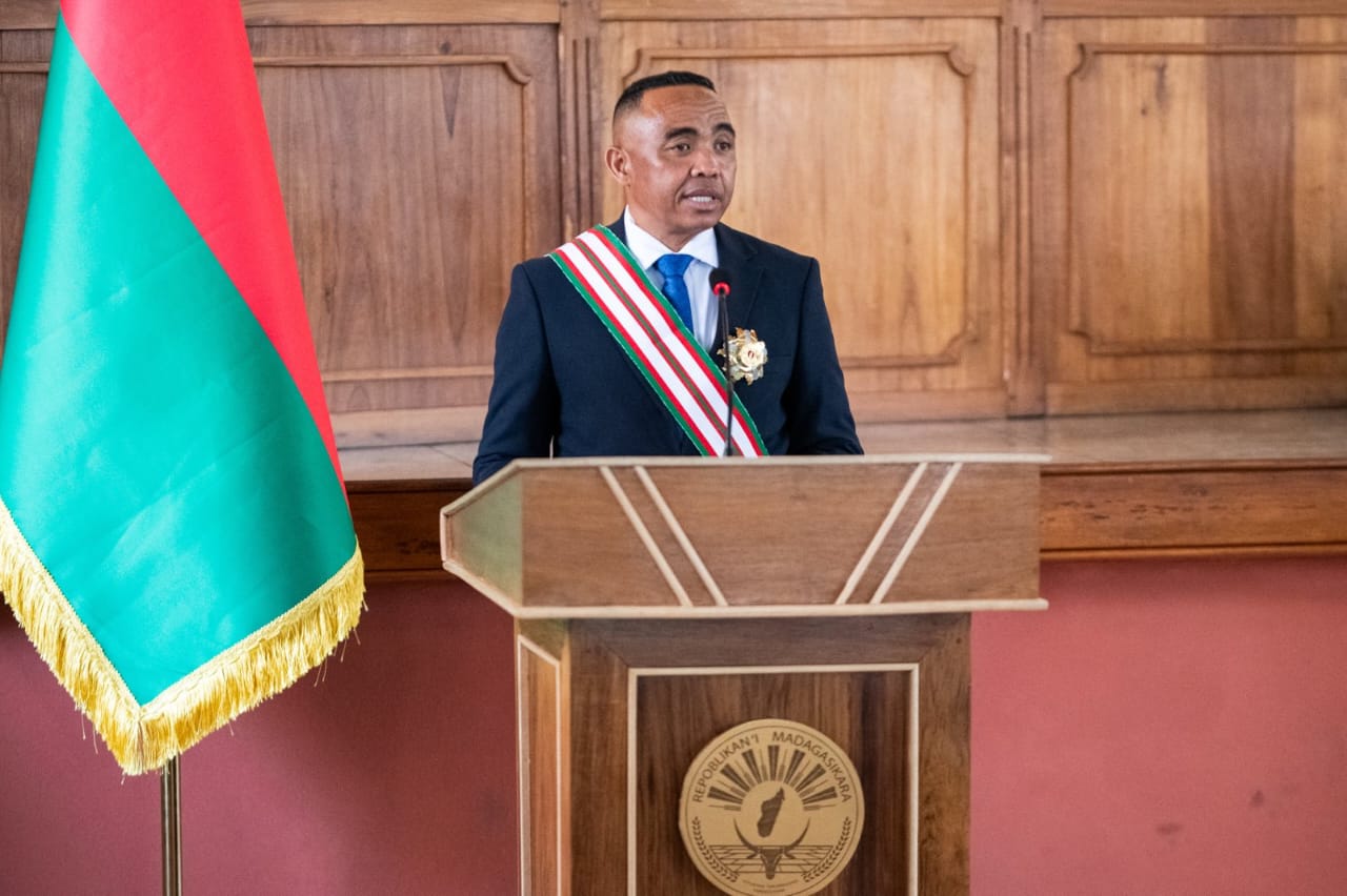 Prestation de serment du Colonel Randrianirina Michaël à la Haute Cour Constitutionnelle d’Ambohidahy, Madagascar, dans un contexte de lutte contre l’impunité, le 17 octobre 2025.