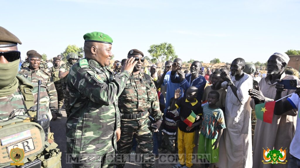 Crédit photo : CNSP — Le Chef de l’État reçu à Kodo, Dar Es Salam et Margou Béné par les populations et les autorités locales (08 novembre 2025).