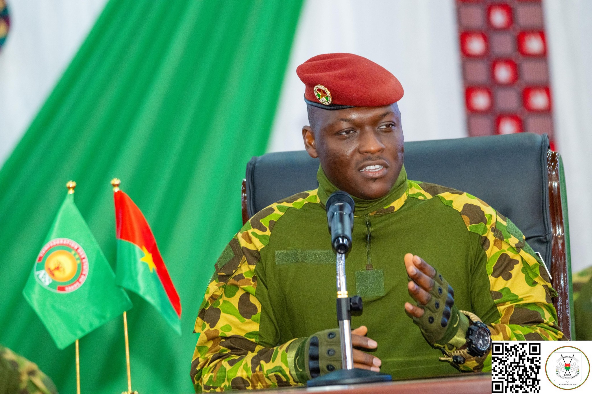 Le Capitaine Ibrahim Traoré s’adresse à une délégation d’Afrodescendants à Ouagadougou lors d’une rencontre officielle.