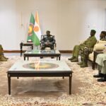 Abdourahamane Tiani reçoit les ministres de la Défense de l’AES au Palais présidentiel à Niamey.