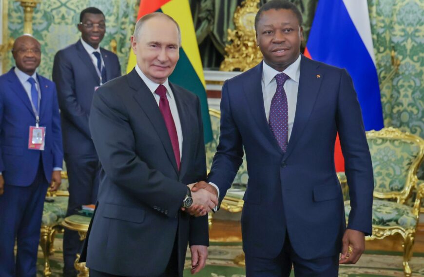 Faure Gnassingbé reçu par Vladimir Poutine au Kremlin en Russie lors d’une visite officielle le 19 novembre 2025.