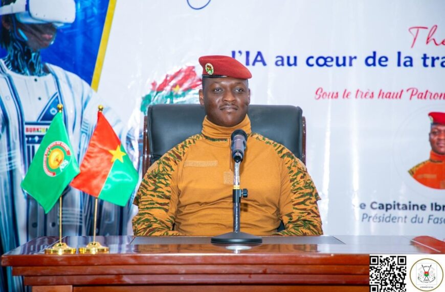 Le capitaine Ibrahim Traoré s’exprime lors de la Semaine du numérique à Ouagadougou, Burkina.