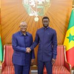 Le président Umaro Sissoco Embaló après son arrivée à Dakar, à la suite du sommet extraordinaire de la CEDEAO sur la Guinée-Bissau.