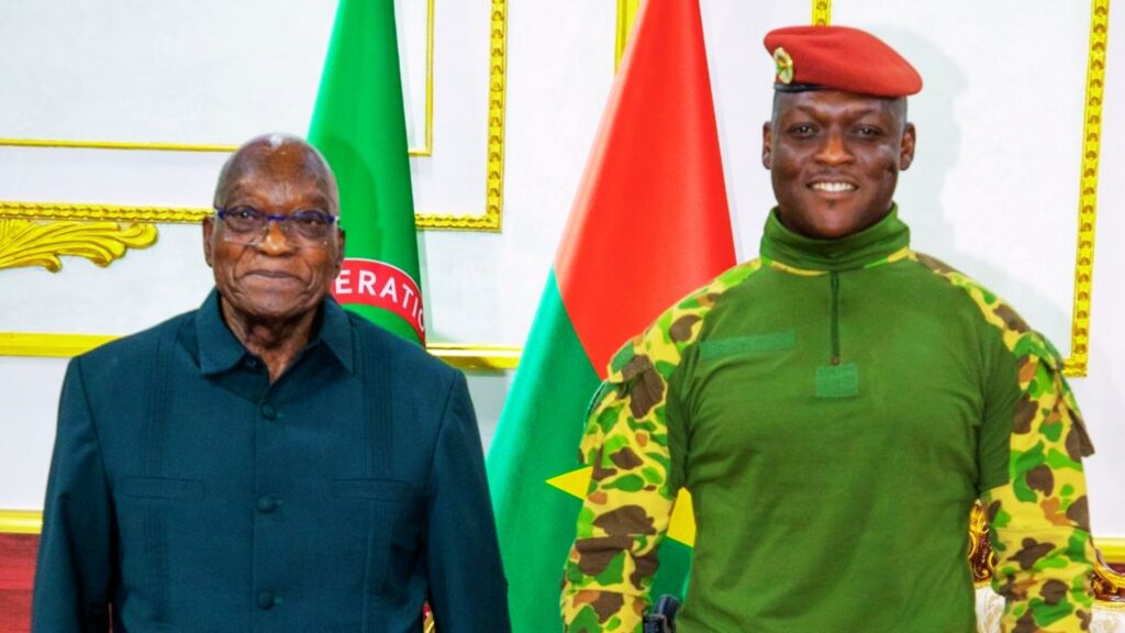 Le Capitaine Ibrahim Traoré reçoit Jacob Zuma en audience officielle au palais présidentiel de Ouagadougou.