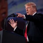 Donald Trump prononce un discours lors de la CPAC 2018 à National Harbor, États-Unis.