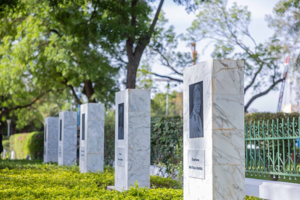 Assimi Goïta inaugure des places dédiées à la mémoire nationale à Koulouba.