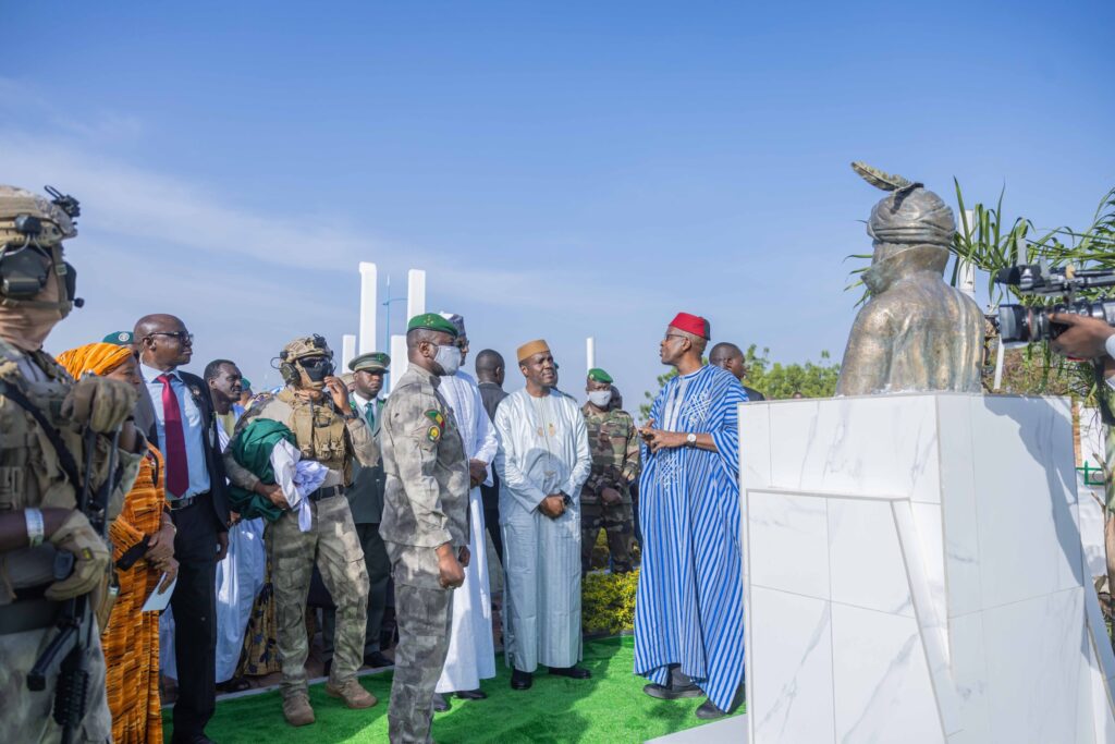 Places Mali Cɛbaw et Mali Kɛlɛmasaw inaugurées à Koulouba.