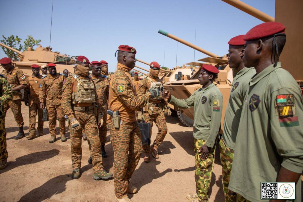 Remise de matériel militaire lourd aux Forces armées nationales du Burkina Faso par le Président du Faso.