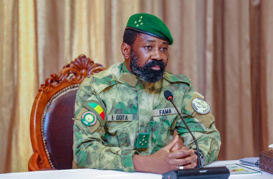 Présentation du rapport final de la commission de négociation minière au Président Assimi Goïta à Koulouba, en présence des FAMa.