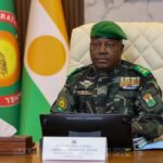 Le Président Abdourahamane Tiani recevant le Préfet de Bilma et ses compagnons libérés après 16 mois de captivité.