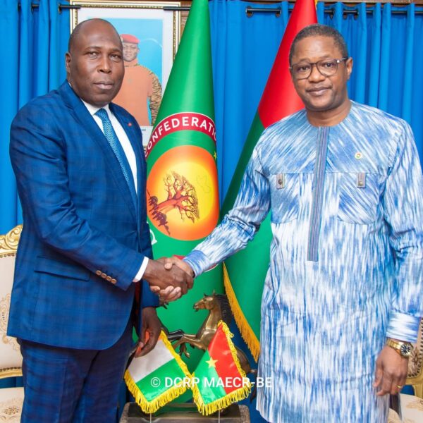 Ministre ivoirien en visite à Ouagadougou pour relancer les relations Côte d’Ivoire–Burkina Faso.