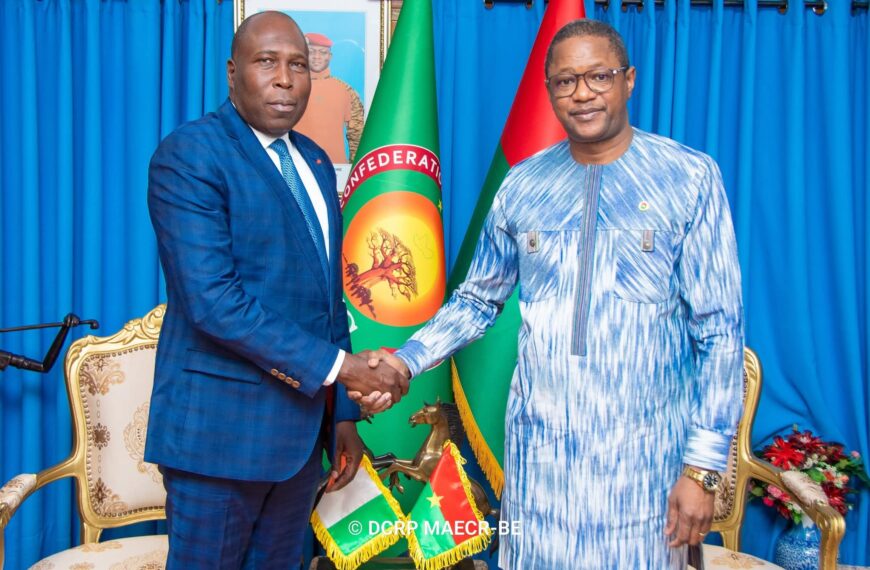 Ministre ivoirien en visite à Ouagadougou pour relancer les relations Côte d’Ivoire–Burkina Faso.