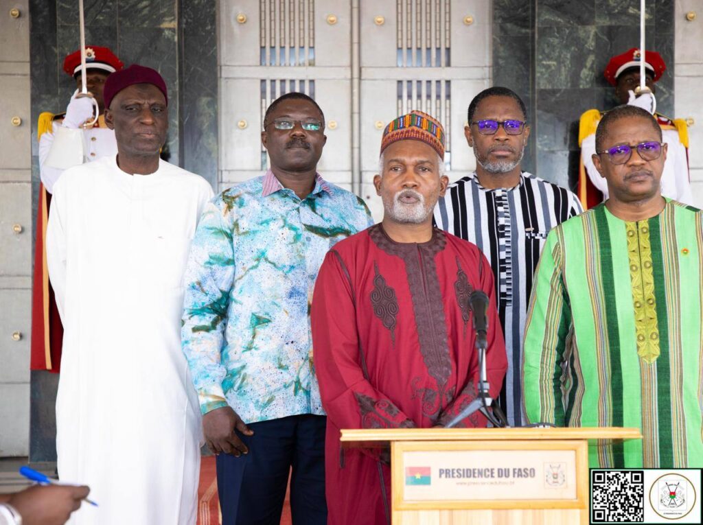 Audience officielle au Burkina Faso entre le Président du Faso et le ministre nigérian des Affaires étrangères à propos de l’incident aérien.