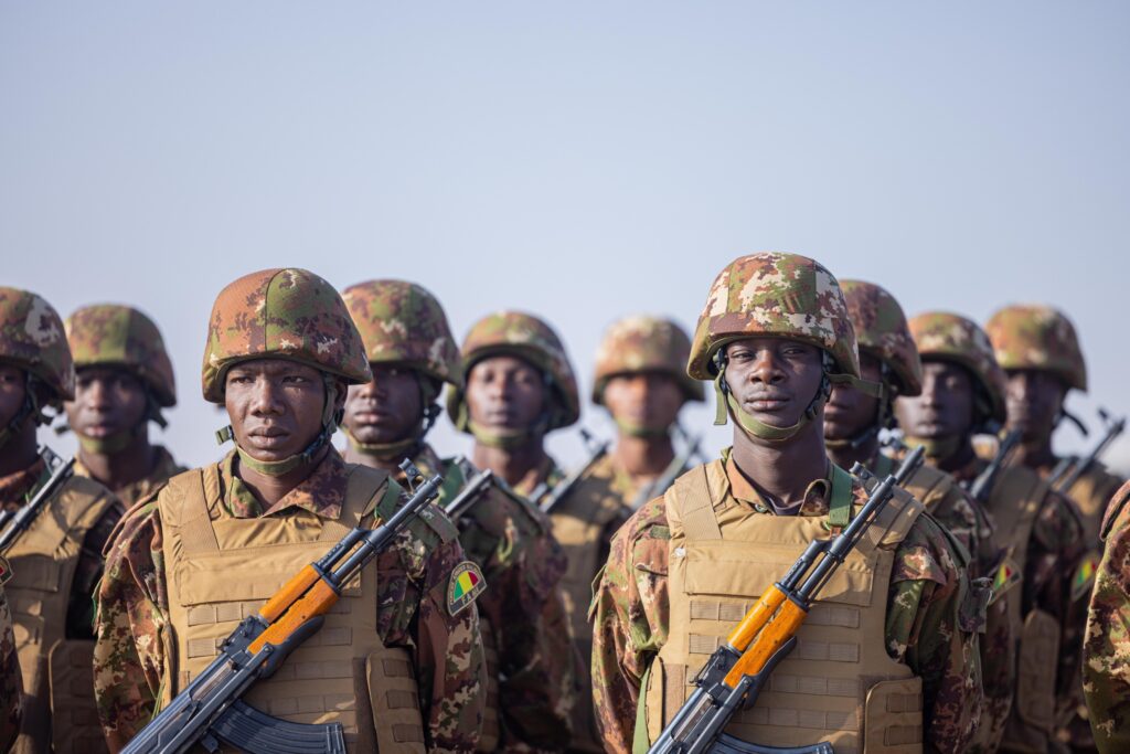 Cérémonie officielle de remise de l’étendard à la Force unifiée de l’AES, présidée par Assimi Goïta au Mali.