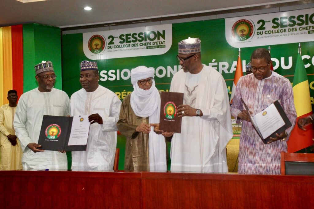Signature officielle de l’accord portant création d’une télévision confédérale de l’AES lors du Conseil des ministres.