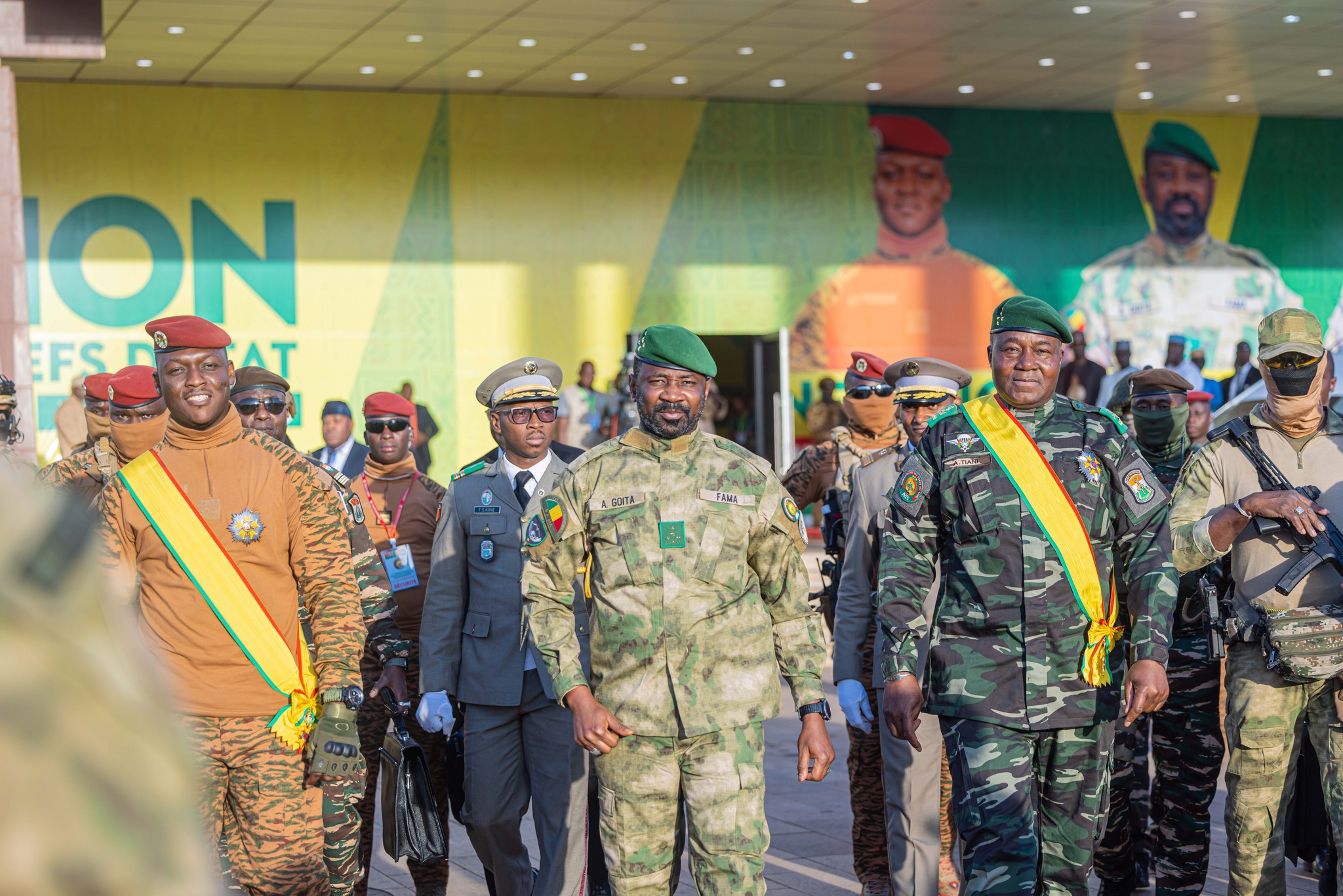 Clôture de la 2ᵉ session du Collège des Chefs d’État de l’AES au Centre international de Conférences de Bamako, le 25 décembre 2025.