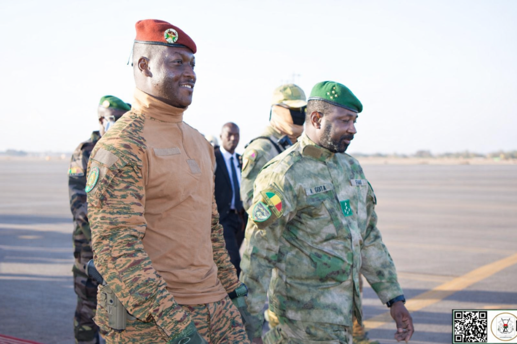 Le Président du Faso Ibrahim Traoré arrive à Bamako pour le sommet de l’AES.