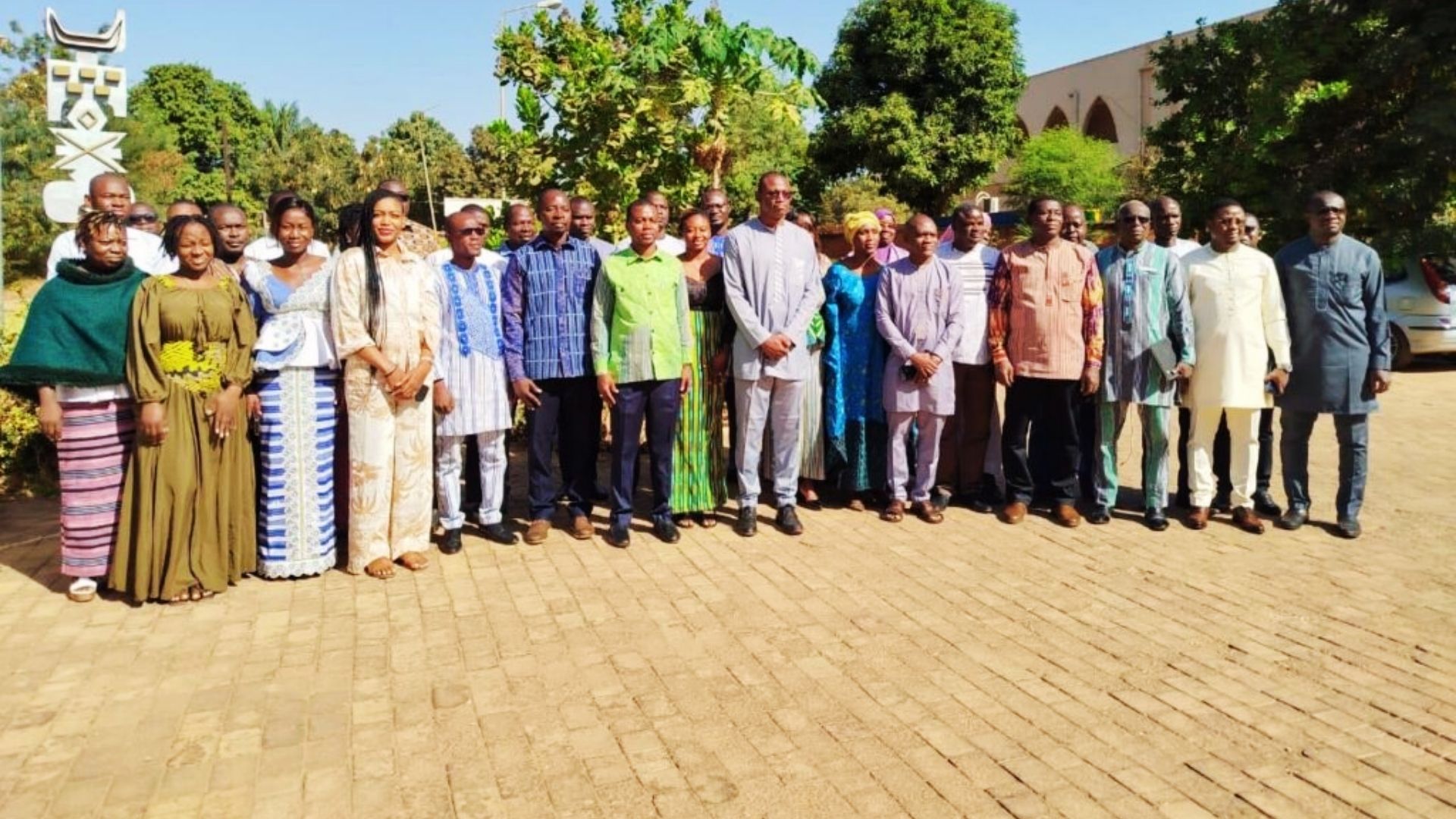 Atelier national de validation du plan d’action sur la réhabilitation des sites miniers au Burkina Faso, réunissant des acteurs du secteur minier et environnemental.