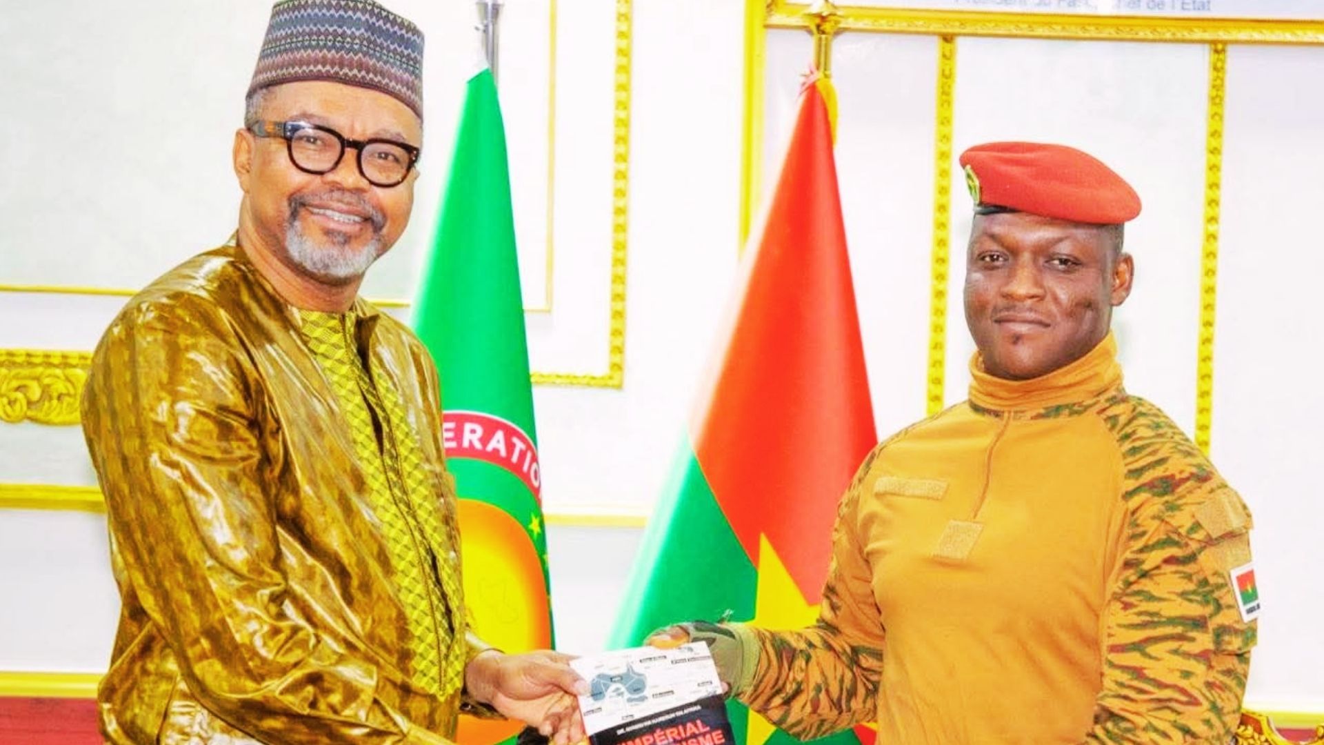 Image choisie à titre d’illustration : le Président du Faso, le Capitaine Ibrahim Traoré, recevant le professeur Franklin Nyamsi à Ouagadougou, dans un contexte de tensions diplomatiques avec le Nigeria.