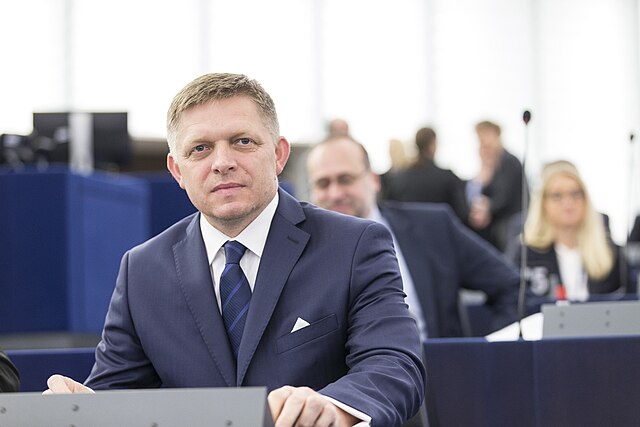 Robert Fico, Premier ministre slovaque, critique la politique de l’Occident à l’égard de la Russie, lors d’un événement officiel.