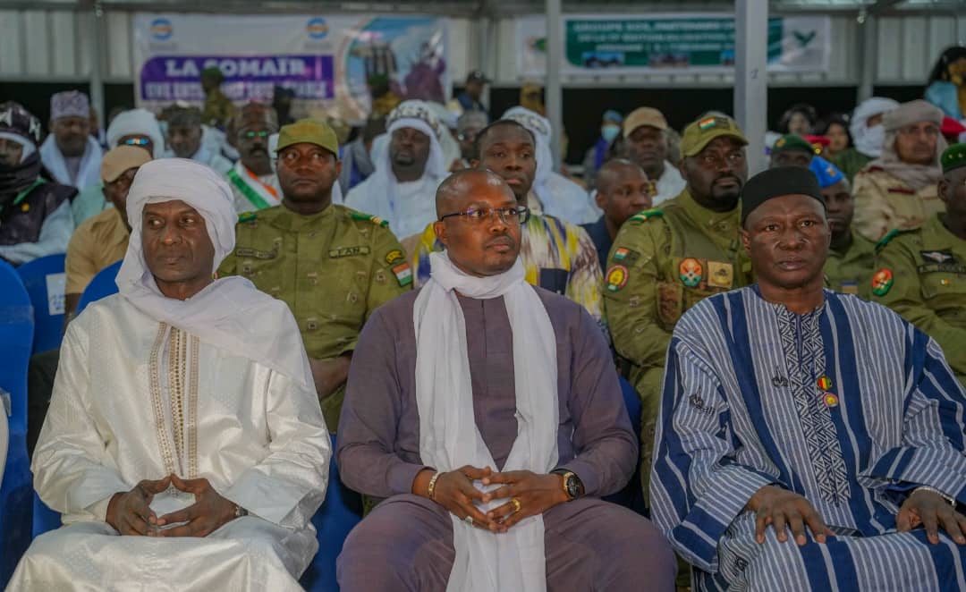 Le Premier ministre burkinabè Rimtalba Ouédraogo assiste à l’ouverture du 17e Festival de l’Aïr à Iferouane, au Niger.