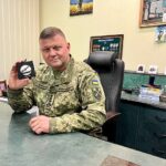 Portrait du général Valeriy Zaloujny (Zaluzhnyi), photographié en extérieur.