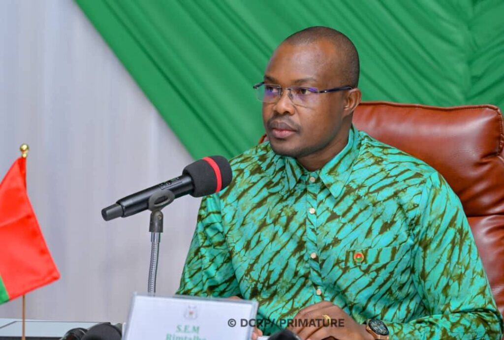 Le Premier ministre du Burkina Faso, Rimtalba Jean Emmanuel Ouédraogo, préside une session officielle consacrée au Plan national de développement 2026-2030 à Ouagadougou.