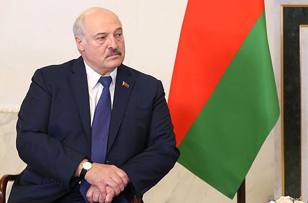 Le président biélorusse Loukachenko lors d’une rencontre officielle avec le président russe Vladimir Poutine en Russie.