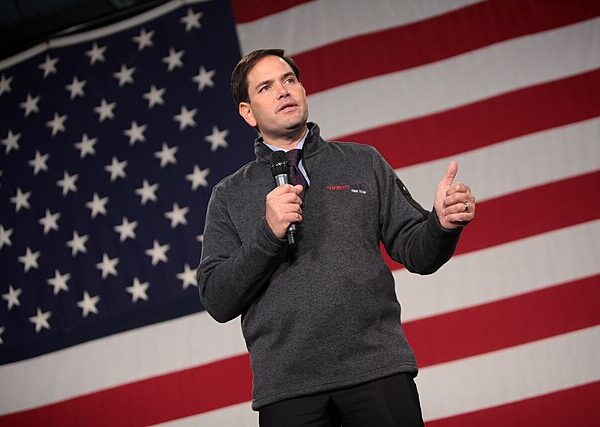 Marco Rubio, secrétaire d’État américain, lors d’un discours public, dans un contexte de tensions diplomatiques entre les États-Unis et le Venezuela.