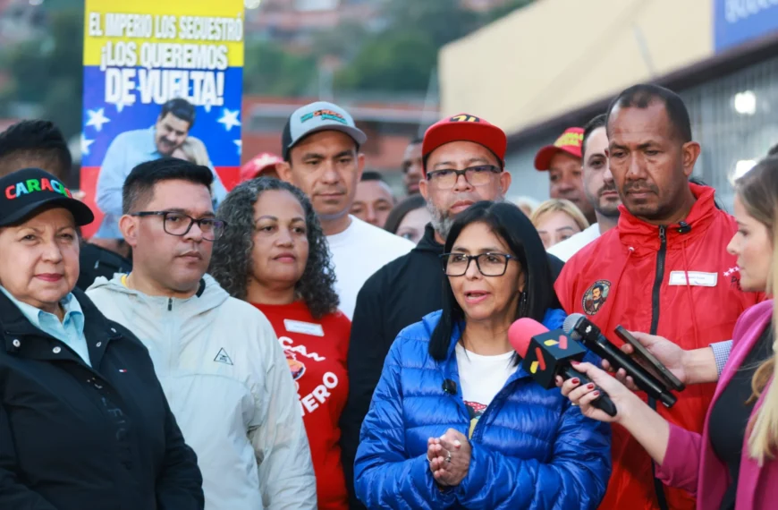 La présidente par intérim supervise des projets sociaux et productifs dans la commune José Félix Ribas, au Venezuela.