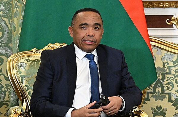 Vladimir Poutine et le président malgache Michaël Randrianirina lors de leur rencontre au Kremlin