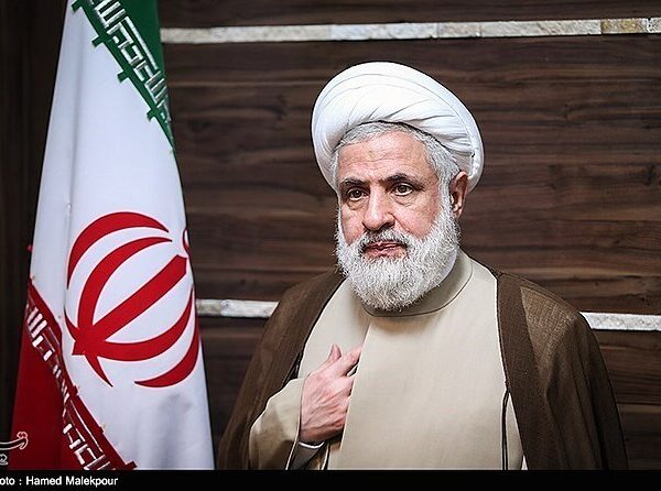 Naïm Qassem, dirigeant du Hezbollah, lors d’une visite officielle au bureau de l’agence Tasnim.