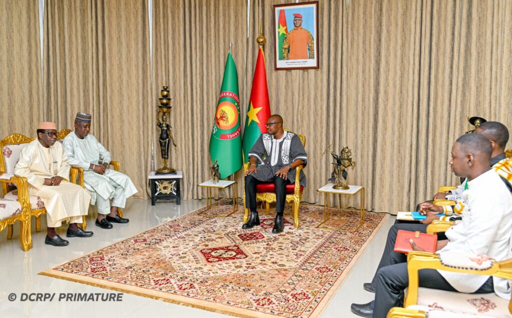 Rencontre sur la reconnaissance du mérite dans l’AES entre le Premier ministre burkinabè et les Grandes Chancelleries