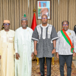 Le Premier ministre burkinabè entouré des représentants des Grandes Chancelleries du Burkina Faso, du Mali et du Niger